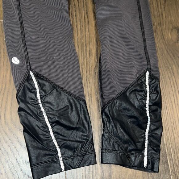 Lululemon
Leggings - Reflective bottoms - Picture 4 of 9